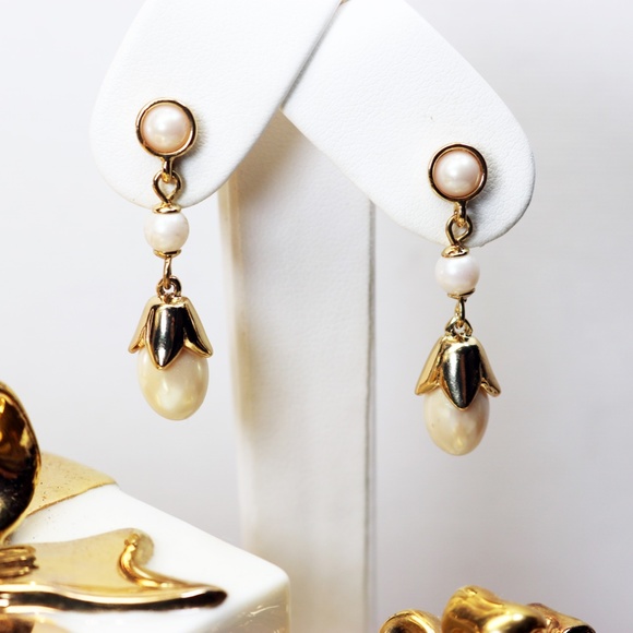 ๐ Elegant Carolee Pearl Drop Gold Tone Earrings NWT ๐ซ - Picture 4 of 10
